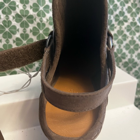 New Woman’s Slip On Boots - Picture 6 of 8